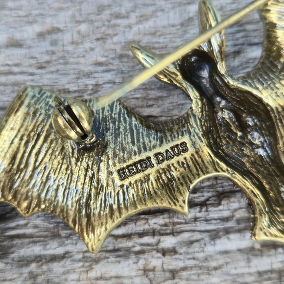 HEIDI DAUS Swarovski Crystal BAT Brooch Pin Mint Original Box Halloween Designer - Picture 8 of 16